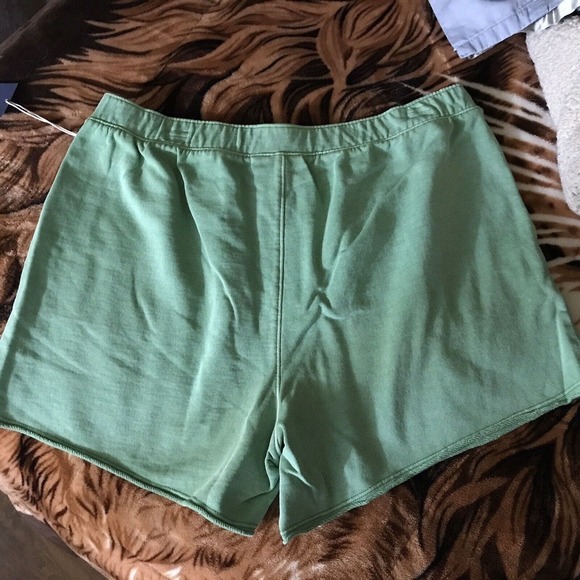Universal Threads Ladies Shorts SzL Green Pockets Elastic Waist 4" Inseam NWT - Picture 8 of 10